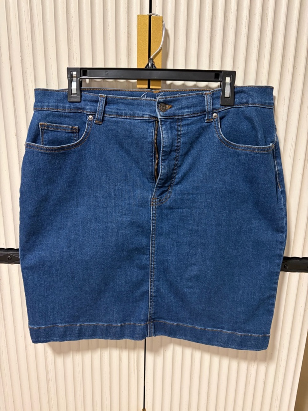 Gloria Vanderbilt Dark Blue Slimming Denim Skirt